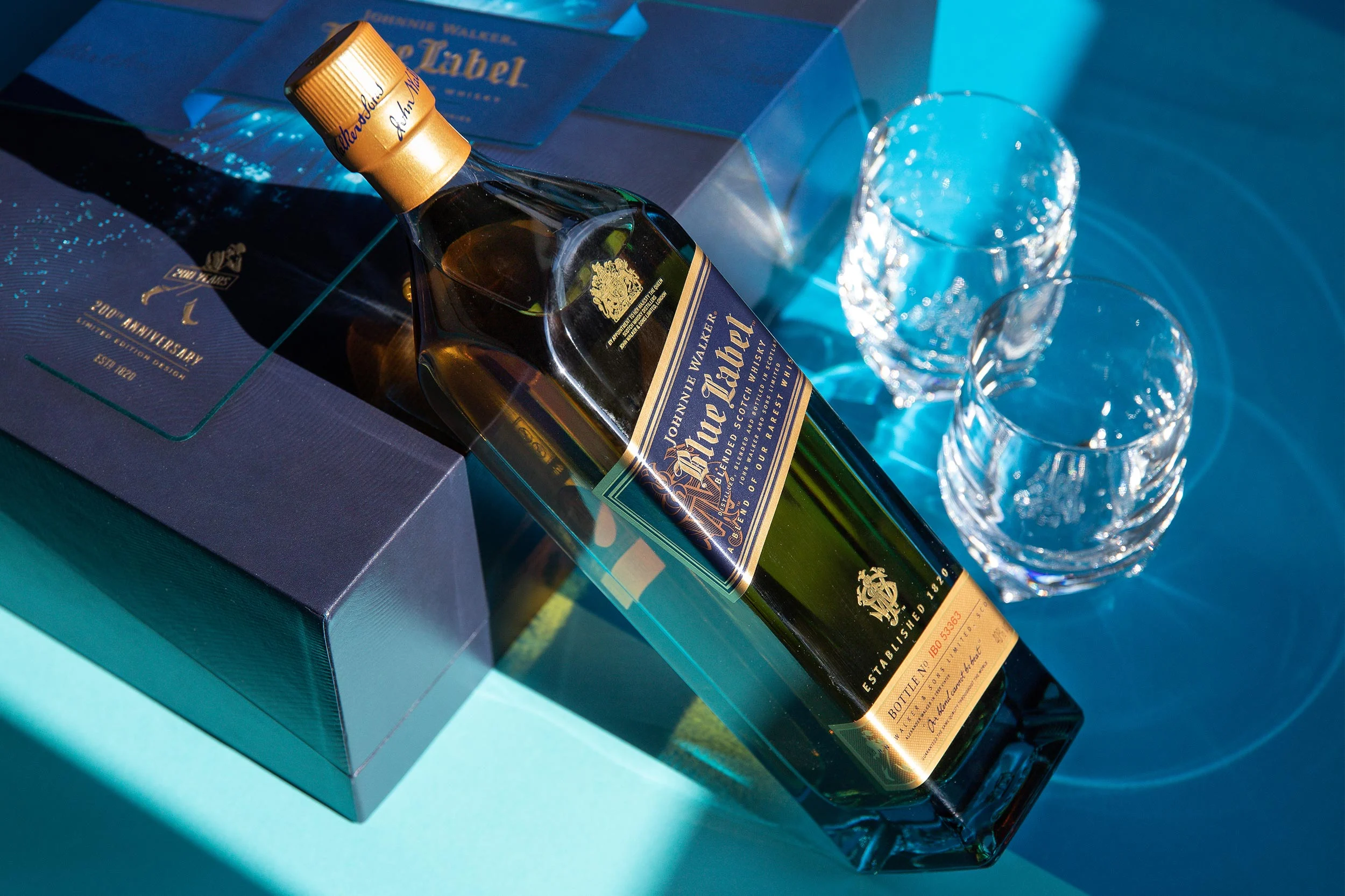 Johnnie Walker: 7 razones por las que este whisky escocés es una leyenda mundial 🥃