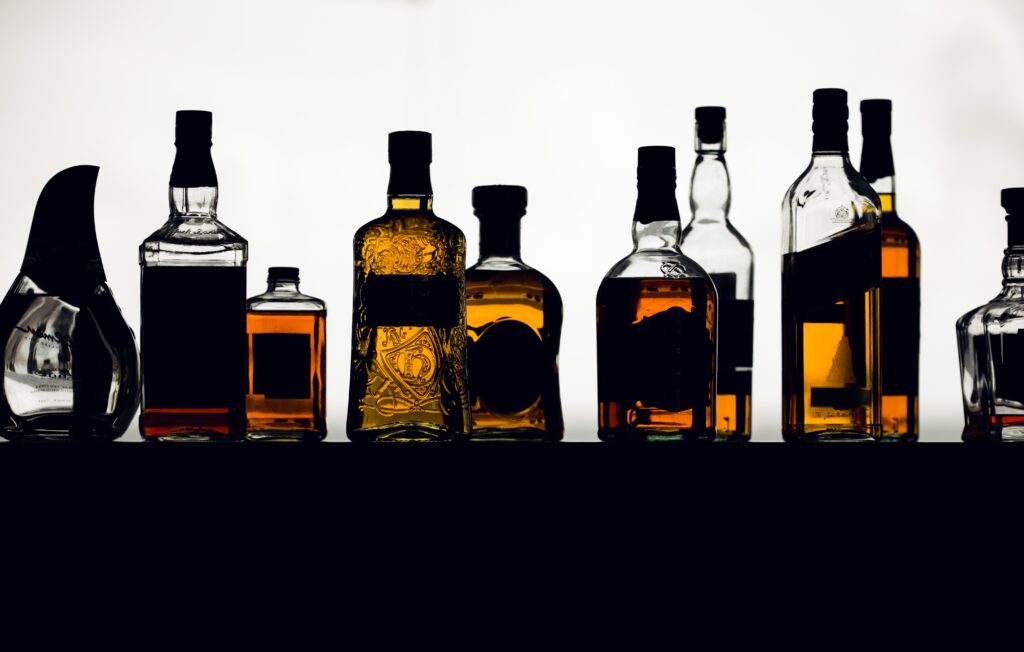 Tipos de Whisky Explicados: Escocés, Irlandés, Americano, Japonés y Más 🌍🔥2025